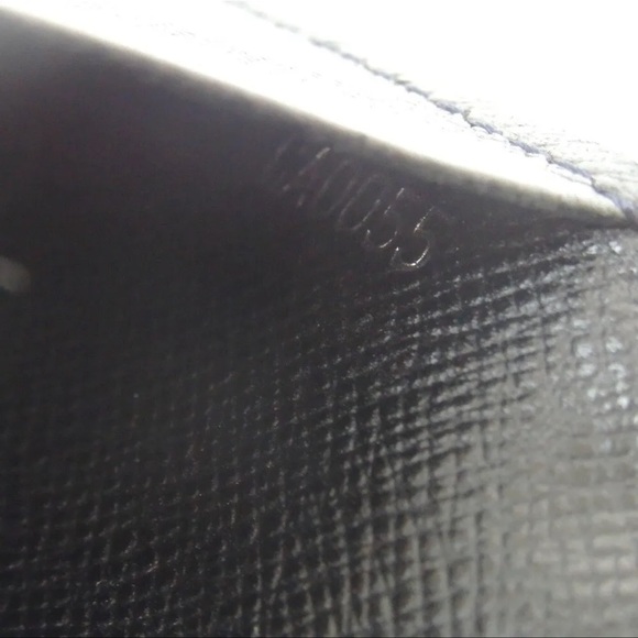 AUTH LOUIS VUITTON Black Anvelope Carte de Visite Taiga Card Case - Picture 6 of 11
